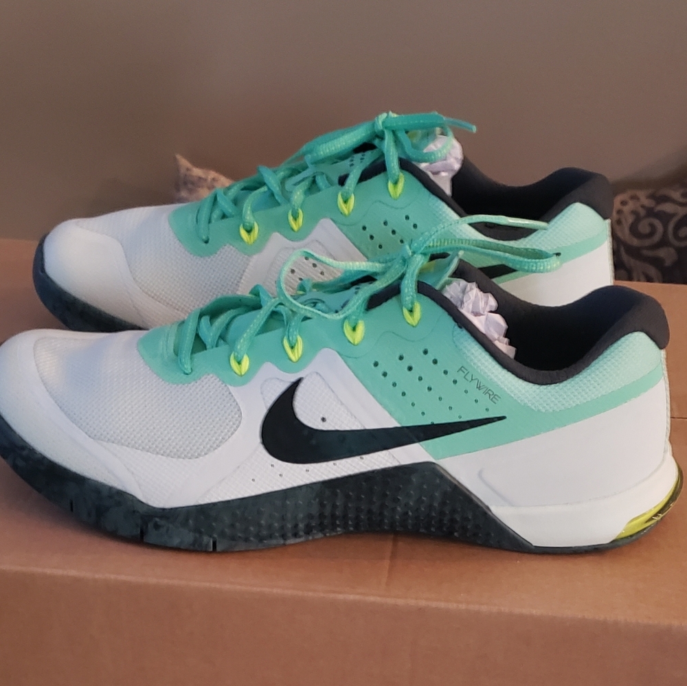 NIKE Flywire 8.5 NWOB